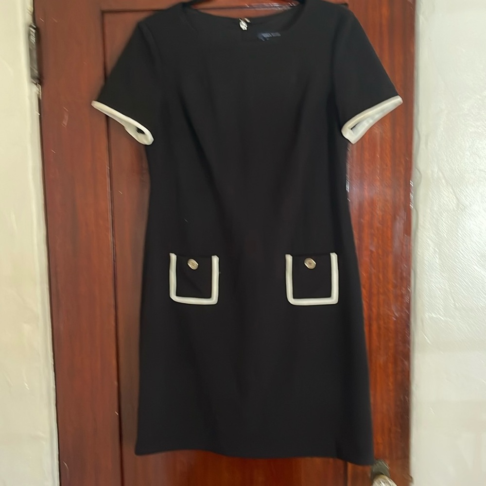 Cute black dress.